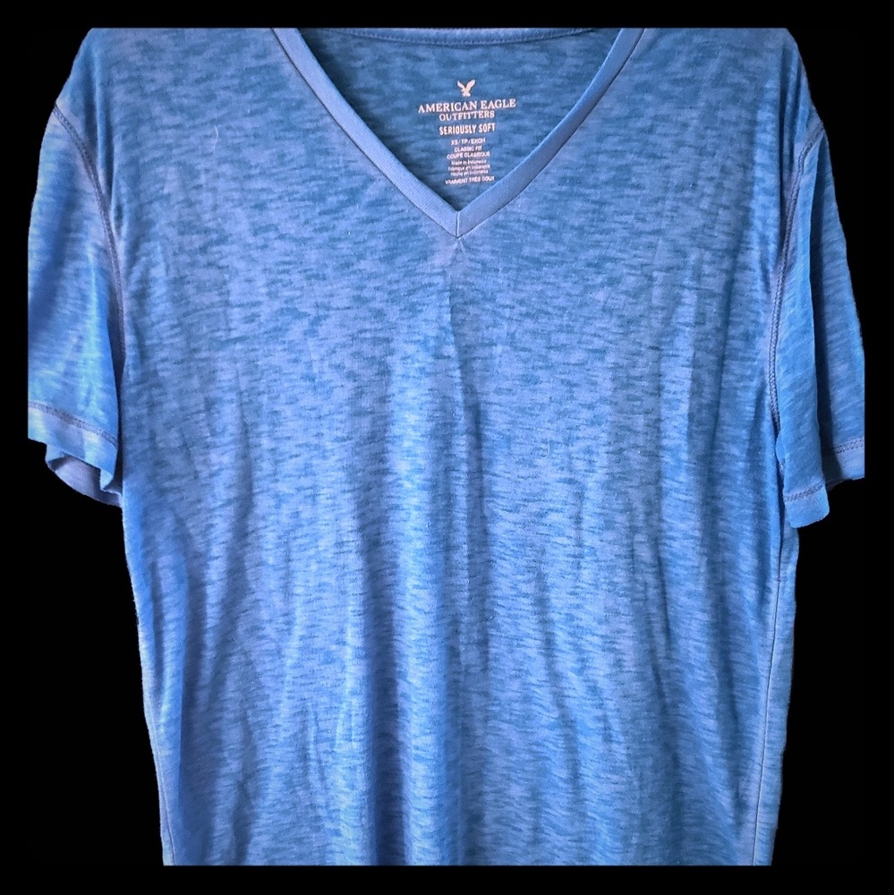HOT American Eagle V-Neck T-Shirt